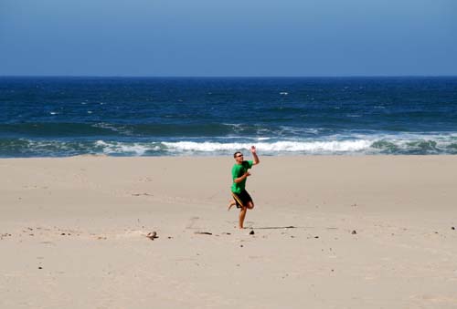 beachFrisbee1