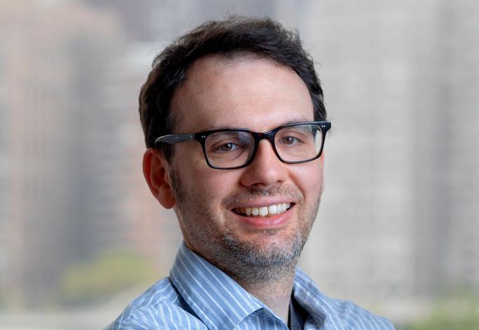 Color portrait of Noah Snavely